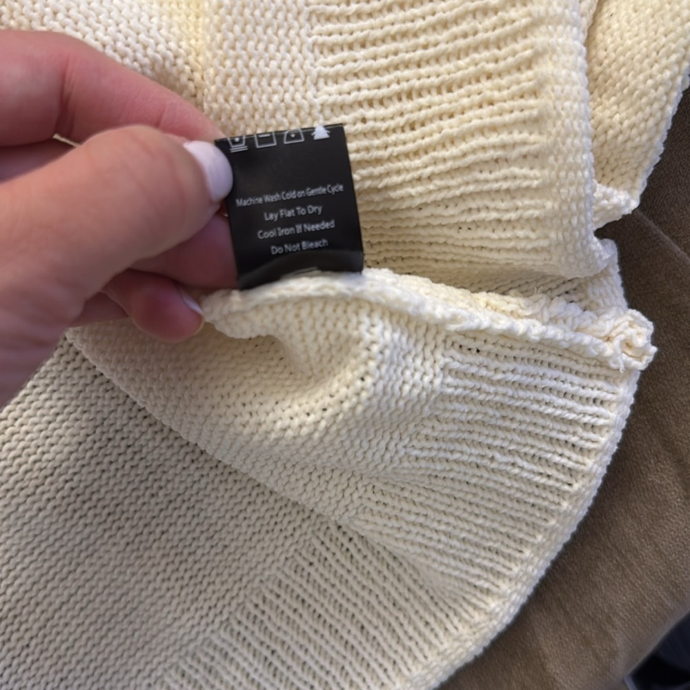 Embroidered sweater - Picture 4 of 4